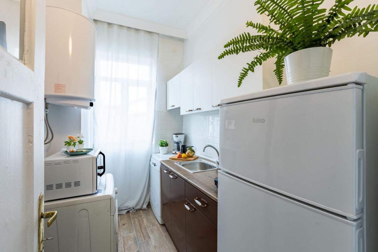 Colorful Flat With Excellent Location Near Trendy Attractions In Kadikoy Lejlighed Istanbul Eksteriør billede